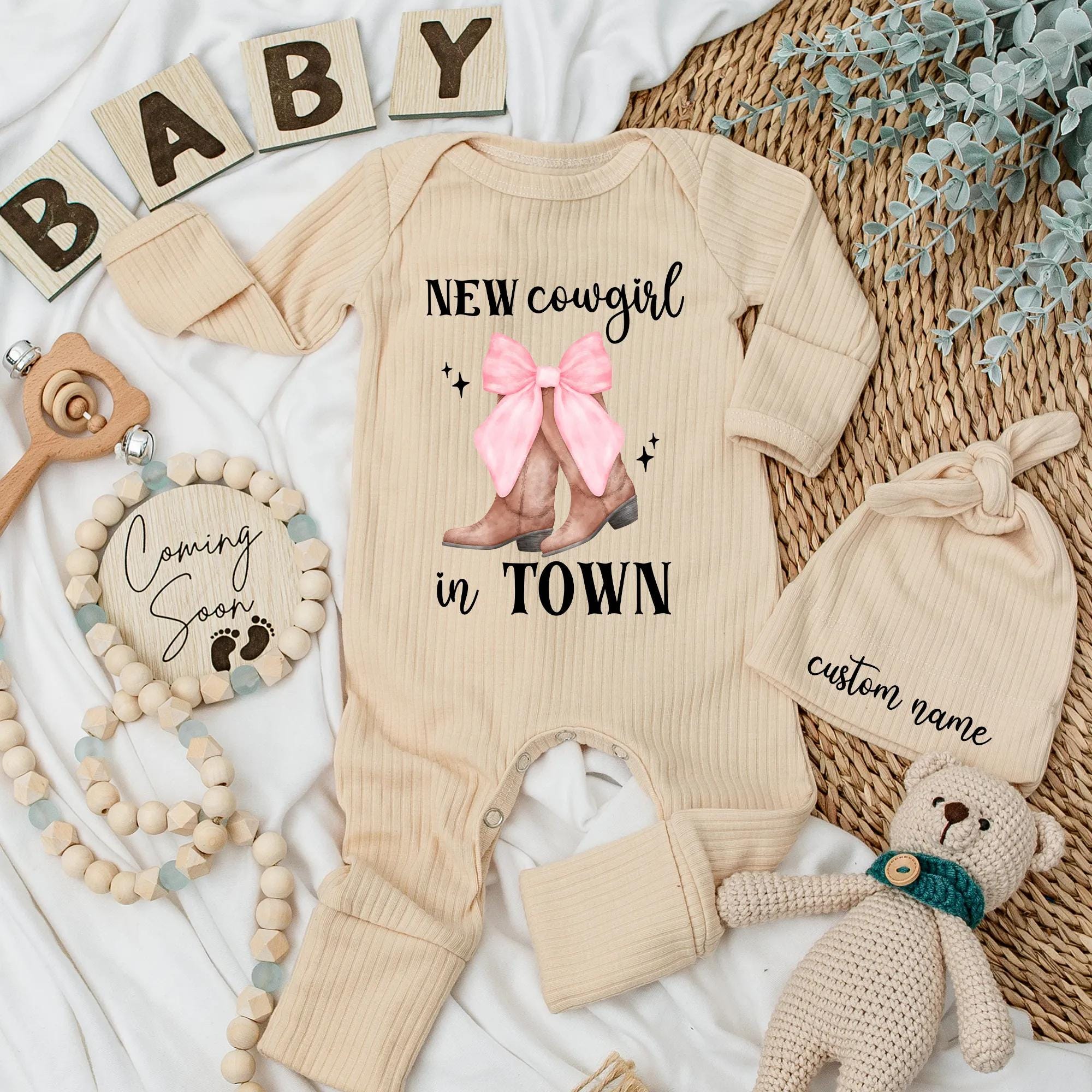 Custom New Cowgirl in Town Baby Bodysuit Cowboy Boots with Pink Bow Personalized Western Romper Gift for Baby Girl Shower Soft Cotton Outfit
