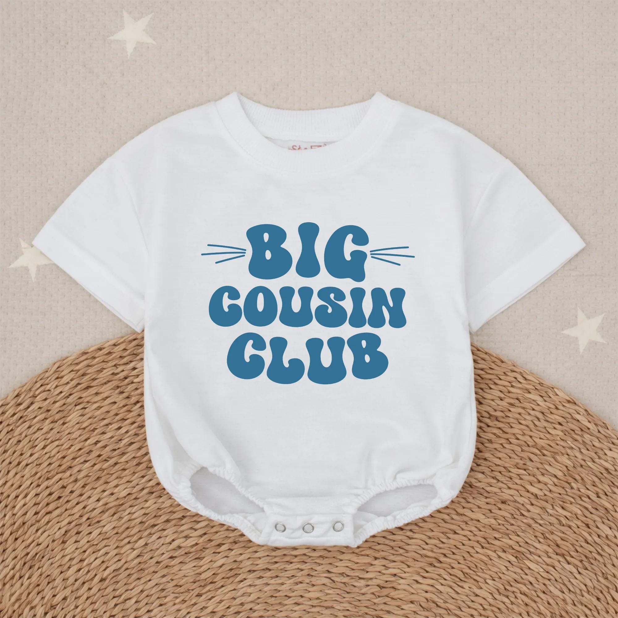 Big Cousin Club Baby Bubble Romper with Retro Blue Text, Pregnancy Announcement Outfit for Toddlers, Cute Family Matching Shirt