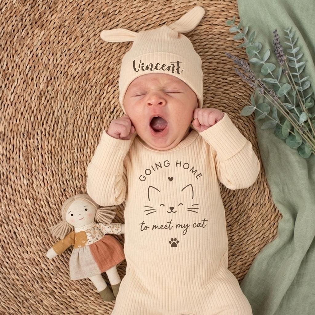 Custom Baby Coming Home Outfit with Cat Design, Ribbed Cotton Bodysuit & Hat Set, Newborn Gift for Cat Lovers, Personalized Baby Clothes