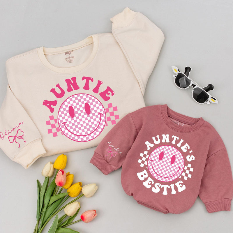 Custom Name Auntie and Bestie Matching Sweatshirts Pink Smiley Face Y2K Design Personalized Gift for Niece and Aunt Family Outfit