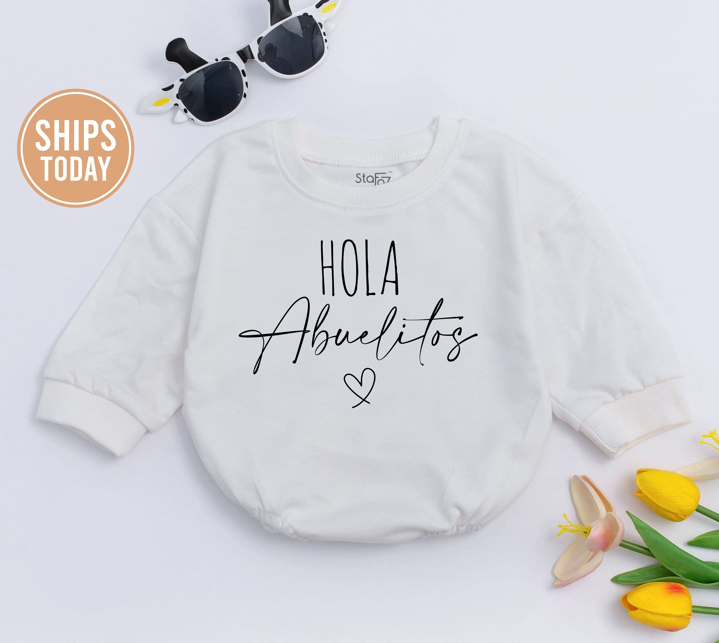Hola Abuelitos Baby Romper with Heart Stylish Script Pregnancy Announcement Gift for Grandparents Soft Cotton Infant Bodysuit