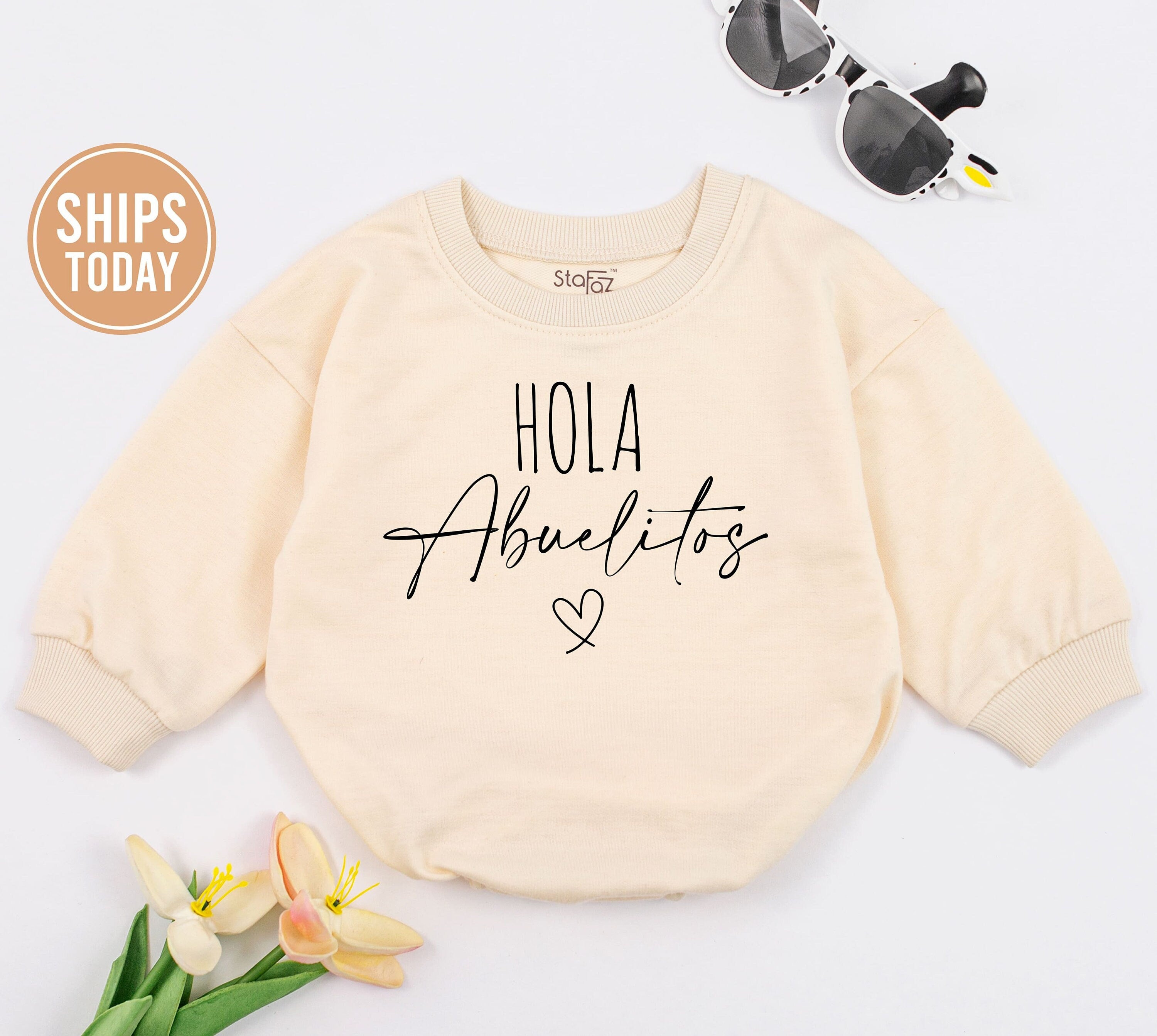Hola Abuelitos Baby Romper with Heart Stylish Script Pregnancy Announcement Gift for Grandparents Soft Cotton Infant Bodysuit