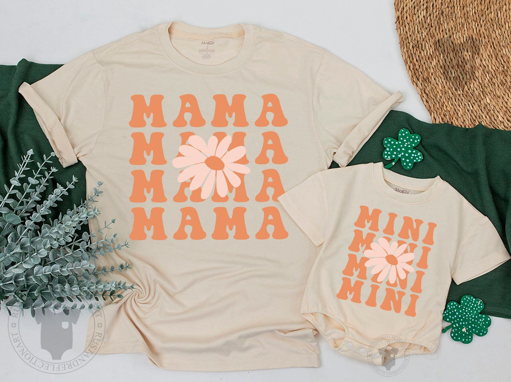 Personalized Mama Mini Daisy Shirts Retro Mother Daughter Custom Matching Set Soft Peach Cream Groovy Text Cotton Birthday Gift