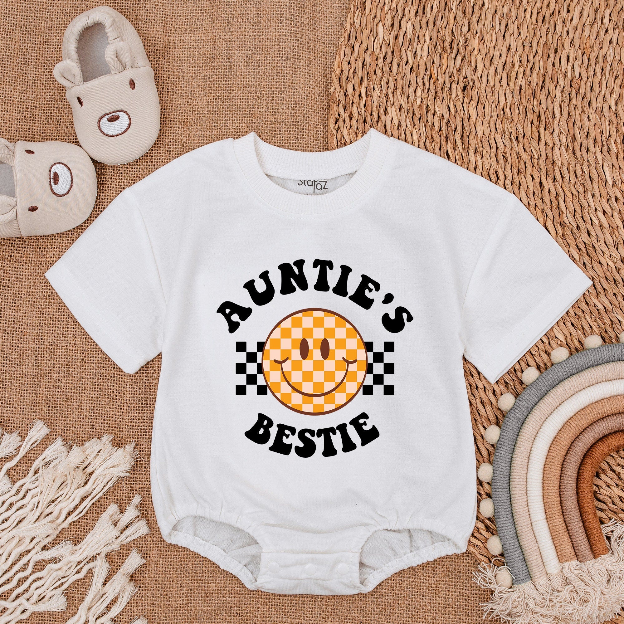 Auntie's Bestie Bodysuit Playful Retro Checkered Design Baby Outfit Gift for Boys or Girls Comfortable Cotton Romper New Aunt Present