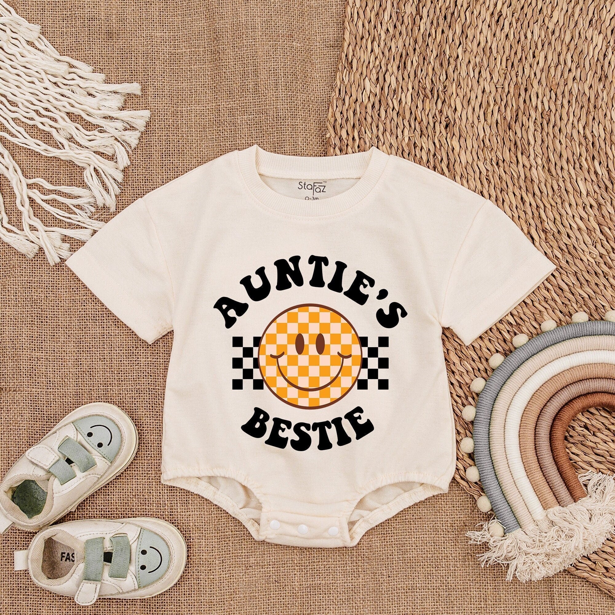 Auntie's Bestie Bodysuit Playful Retro Checkered Design Baby Outfit Gift for Boys or Girls Comfortable Cotton Romper New Aunt Present