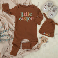Little Sister Baby Bodysuit and Hat Set with Name Customization Retro Font Newborn Girl Going Home Outfit Soft Cotton Keepsake Gift