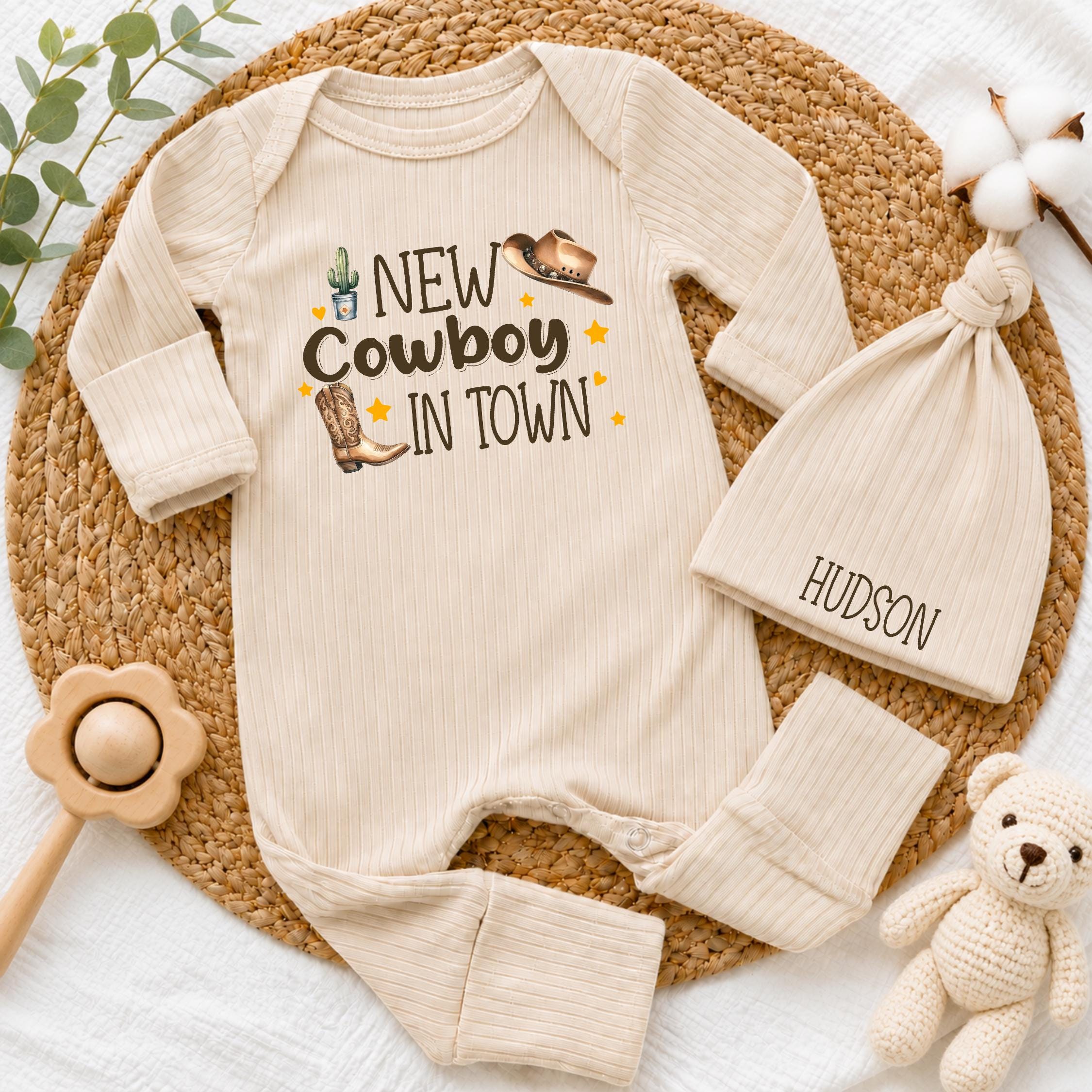 New Cowboy In Town Baby Bodysuit and Hat Set with Custom Name, Boho Western Newborn Outfit, Baby Shower Gift, Coming Home Clothes