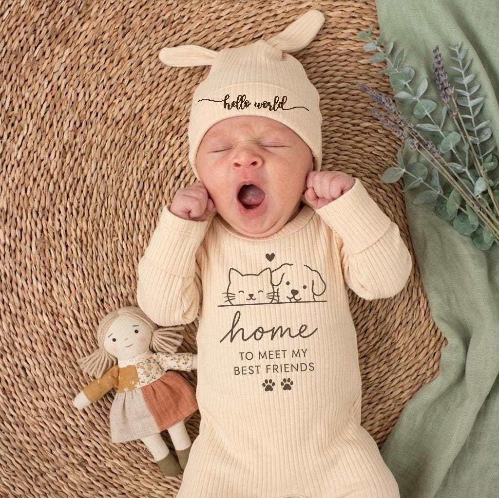Personalized Baby Coming Home Outfit with Dog & Cat Artwork, Ribbed Cotton Romper & Knot Hat Set, Newborn Gift for Pet-Loving Families