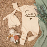 Personalized Just Arrived Baby Bodysuit and Hat Gift Set with Name, Newborn Coming Home Outfit, Light Fabric Dark Brown Design Elegant Baby Gift