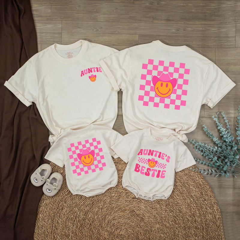Retro Auntie Shirt with Smiley Face and Pink Cowboy Hat Fun Western Checkerboard Design Matching Bestie Baby Clothes Gift Cotton Outfit