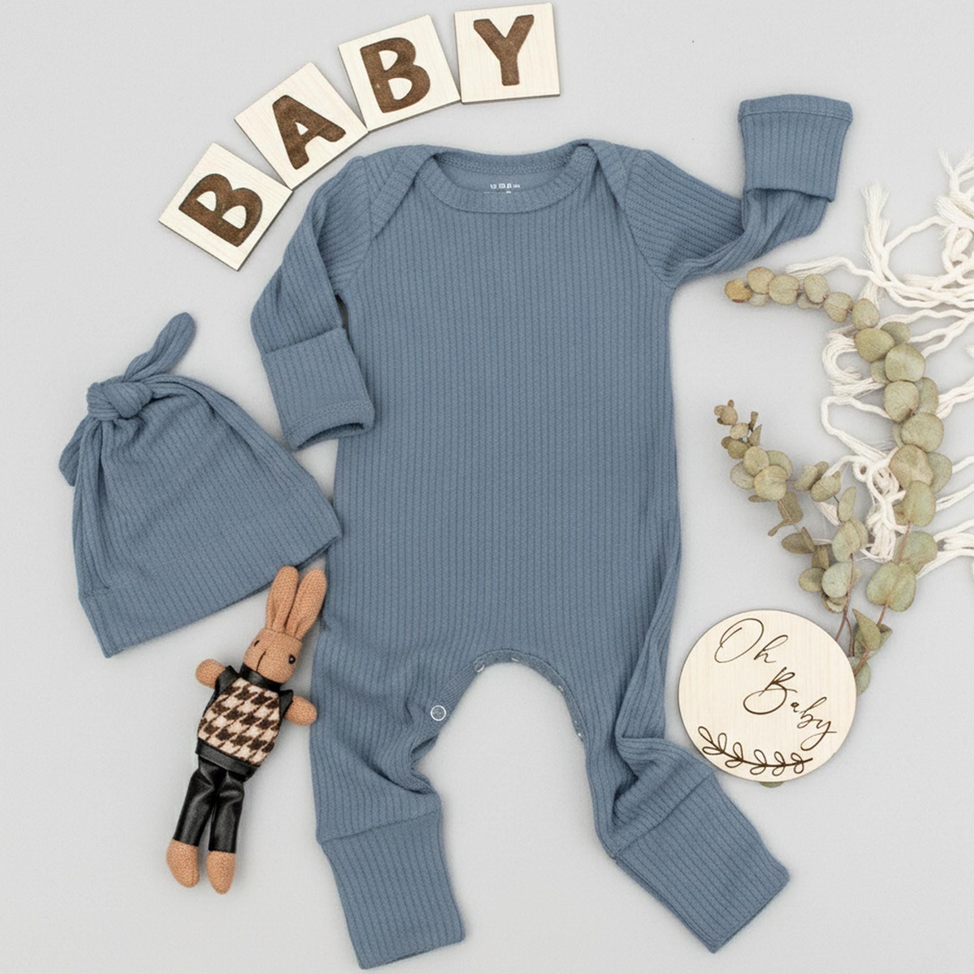 Ribbed Organic Cotton Baby Bodysuit and Hat Set Soft Newborn Outfit Minimalist Design Comfortable Infant Romper Gift Neutral Clothing