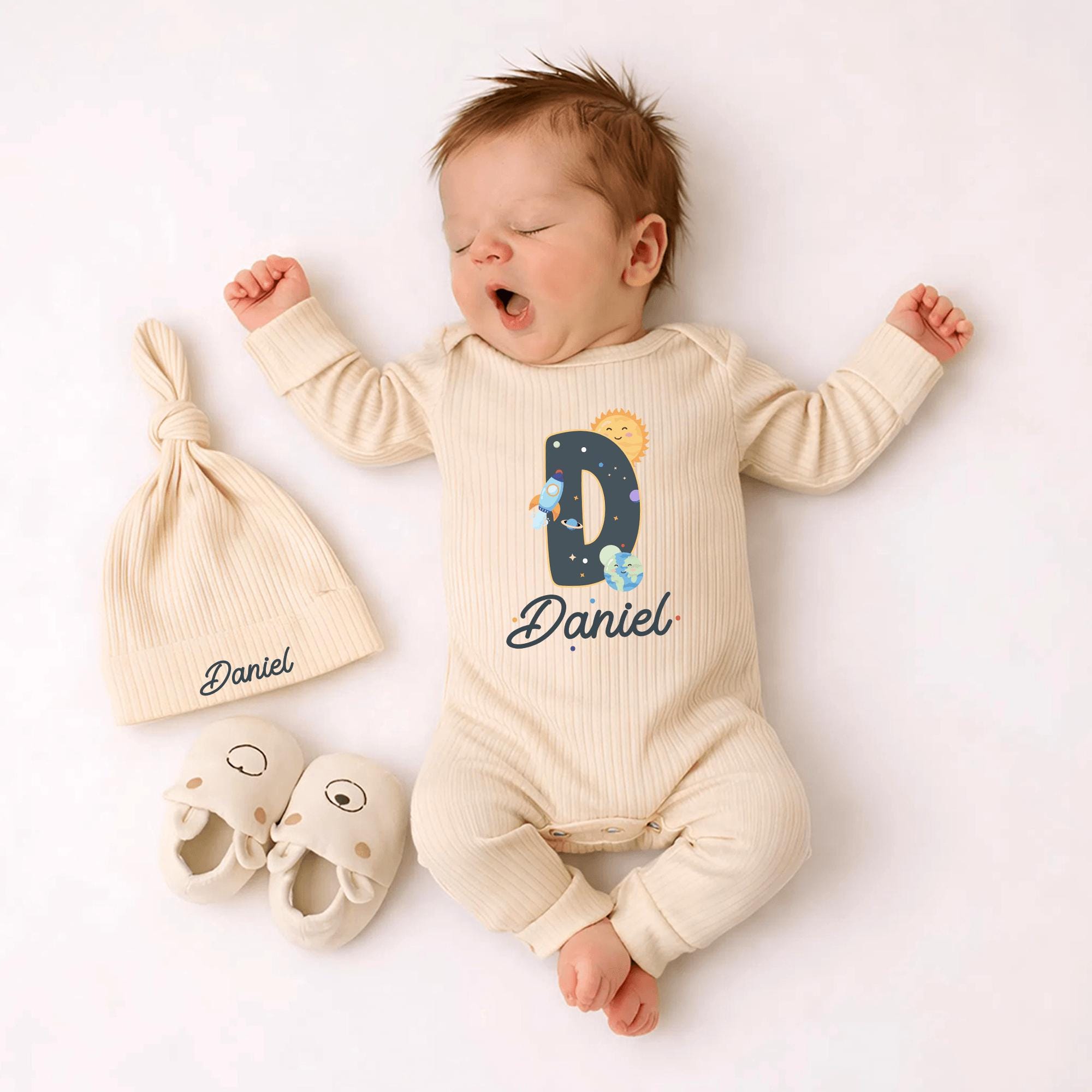 Space-Themed Baby Boy Bodysuit with Astronaut Graphic and Custom Name Hat, Newborn Hospital Outfit, Baby Shower Gift Set